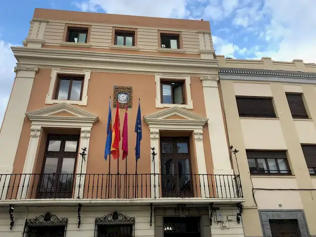 Mula pone freno unánime al biogás mientras sanea sus cuentas y vigila el gasto